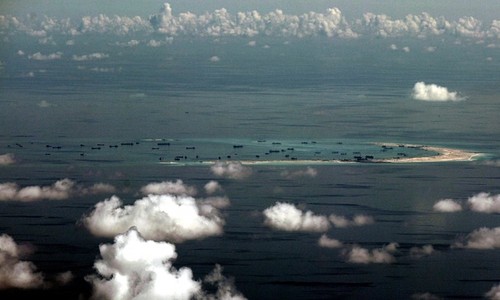 US patrols China’s illegally-built islands in the East Sea - ảnh 1